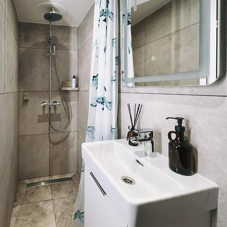 Будинок відпочинку Cozy In - Sauna Included, Hot Tub 60 Eur *