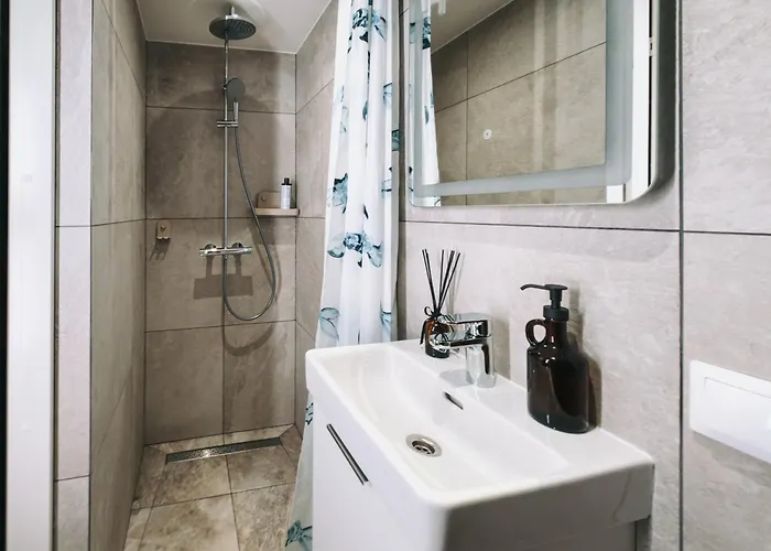 Будинок відпочинку Cozy In - Sauna Included, Hot Tub 60 Eur *